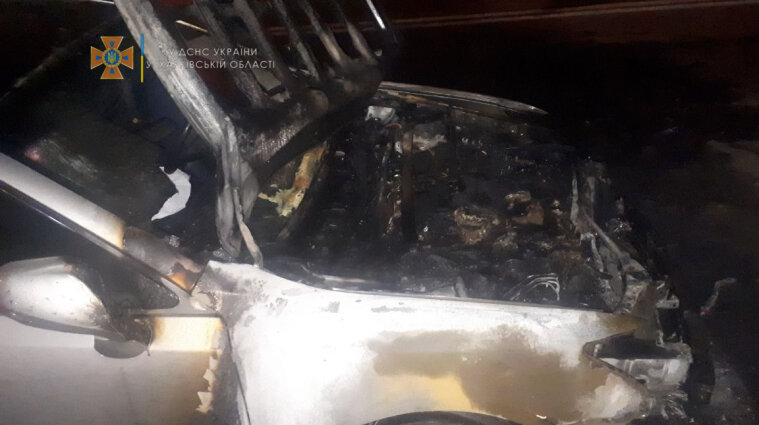 Авто работника Офиса генпрокурора подожгли в Харькове - фото