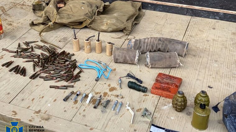 Схованку з вибухівкою та гранатами знайшли у громадського активіста - фото