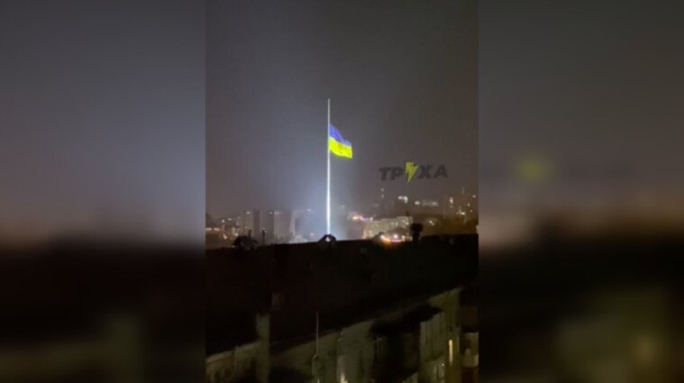 В Харькове подняли флаг на самом флагштоке Украины и Европы (видео)