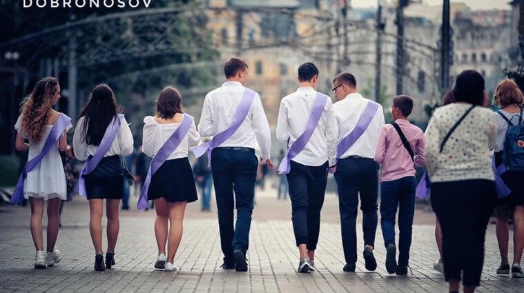 Последний звонок: когда пойдут на каникулы украинские школьники