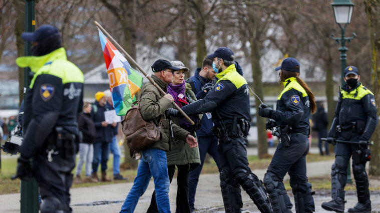 Протест проти карантинних обмежень в Нідерландах: що відбувається