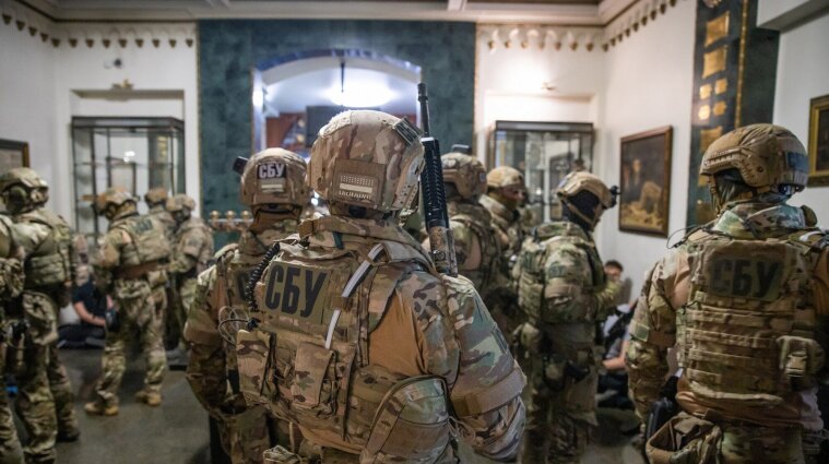 Изъяли каннабис, оружие и инструкции: СБУ обезвредила силовой центр нардепа