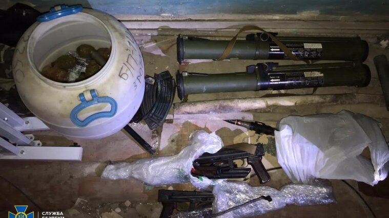 В Киеве в здании академии аграрных наук нашли арсенал оружия и взрывчатки