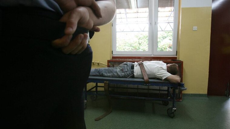 Украинец, которого польские полицейские доставили в вытрезвитель, посинел и умер