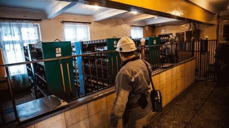 Не виплатили зарплату: на Львівщині гірники не піднялися з шахти через протест