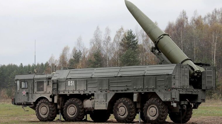 Вблизи Херсона военные РФ развернули ракетные комплексы "Искандер-М"