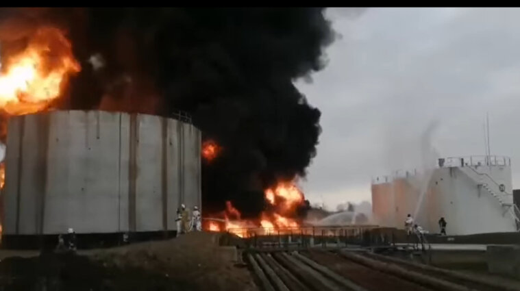 Украинские бойцы уничтожили топливную базу российских войск в Луганске - видео