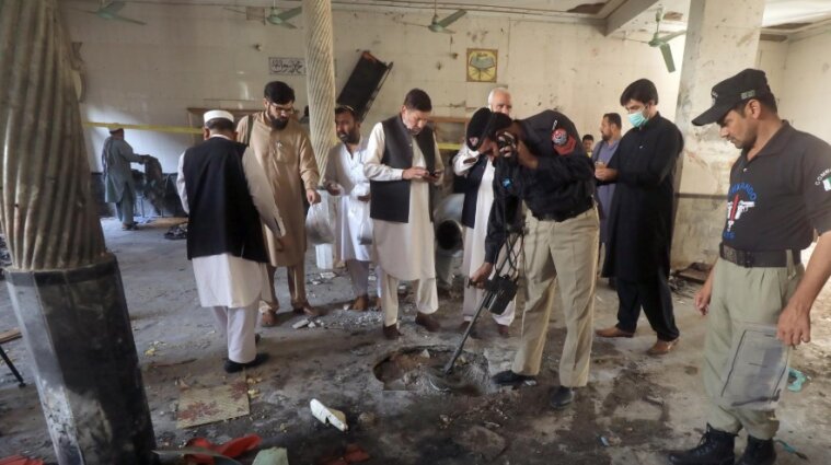 В Пакистане взорвали школу: погибли 7 учеников, более 80 раненых