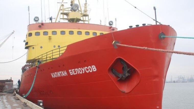Рашисты обстреляли ледоколов с гражданскими на борту в Мариуполе: есть жертвы