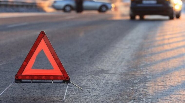 В Сумской области авто врезалось в отбойник: 4 человека погибли
