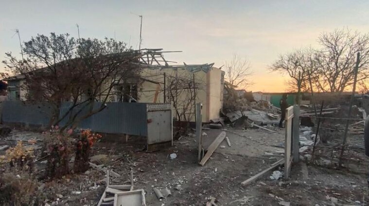 Боевики обстреляли дома мирного населения в Донбассе: люди оказались под завалами