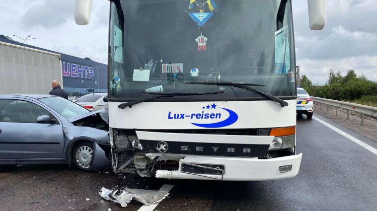 Массовое ДТП с участием автобуса произошло во Львовской области - фото
