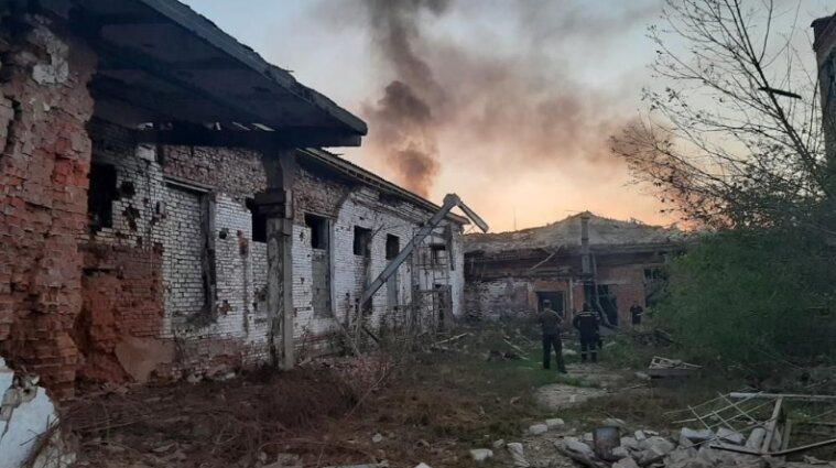 Понад 60 пострілів: орки обстріляли п'ять громад на Сумщині (фото)