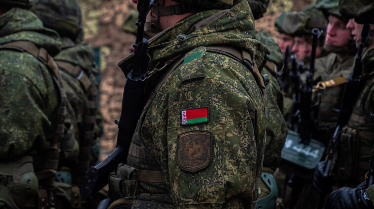 Будут отрабатывать захват Украины: белорусские военные организуют учения