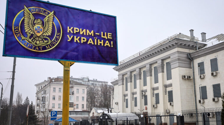 Когда Украина вернет Крым: Подоляк обещал через полгода провести репортаж из Ялты