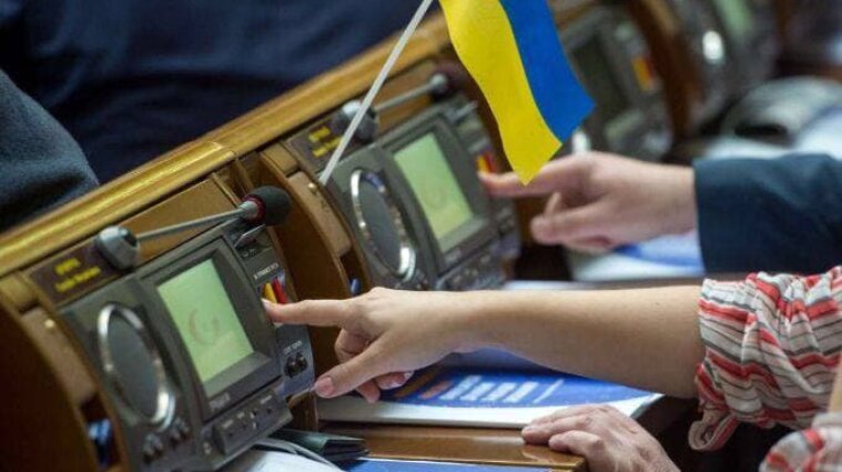 Вперше в Україні нардепа судитимуть за кнопкодавство в Раді