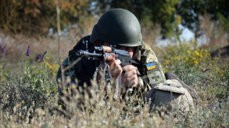 Оккупанты на Донбассе убили украинского бойца и ранили еще трех