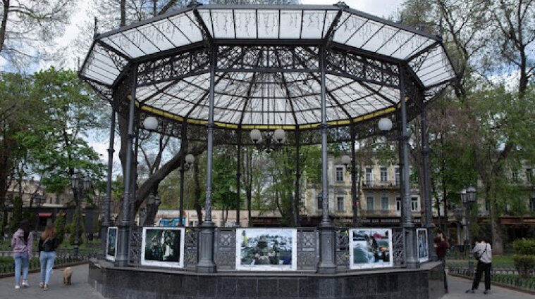 На вулицях Одеси представили міську фотовиставку про війну (фото)