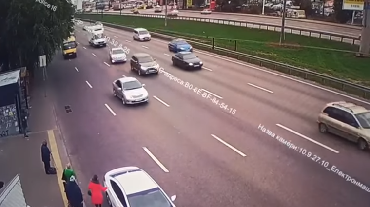 В сети опубликовали видео смертельного ДТП в Киеве на Окружной