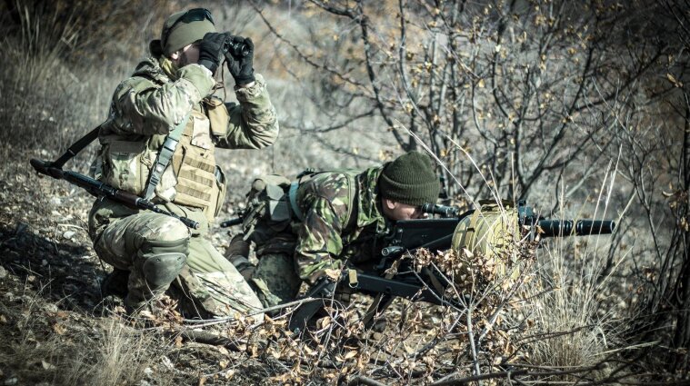 На Донбасі бойовики поранили трьох військових ООС