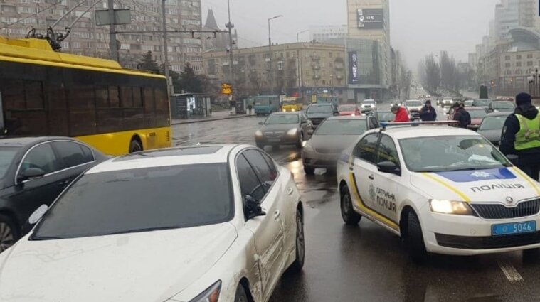 Масштабна ДТП у Києві: водій Infiniti протаранив шість автомобілів
