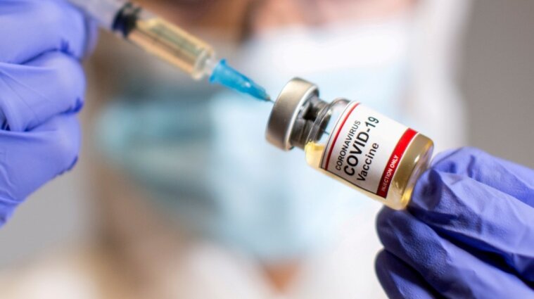 40% взрослых украинцев получили две дозы вакцины против коронавируса