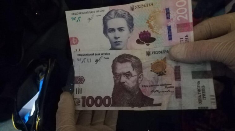 На Днепропетровщине супруги печатали фальшивые деньги и продавали их через интернет
