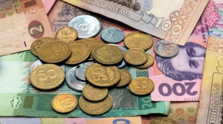 В Украине перестанут принимать старые купюры: что делать с деньгами