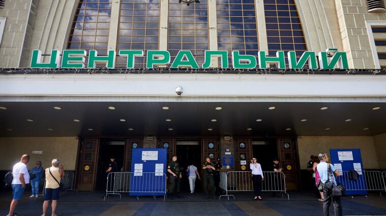 На Київському вокзалі посилили заходи з безпеки - фото