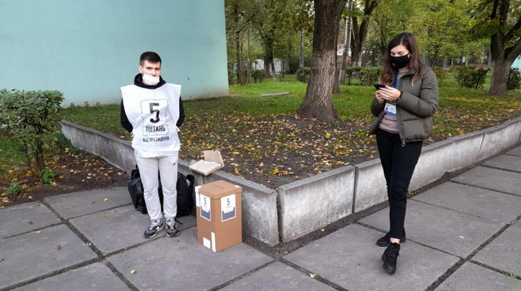 Киевляне жалуются в полицию на представителей  "опроса" Зеленского