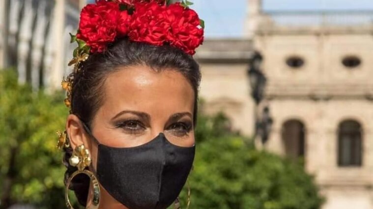 Жінки Севільї у чорному одязі провели акцію на підтримку фламенко