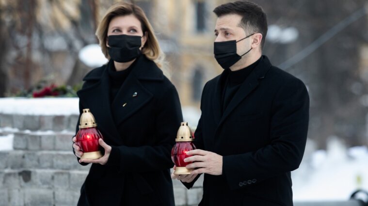 Президент Зеленский с женой почтили подвиг Героев Небесной Сотни - фото