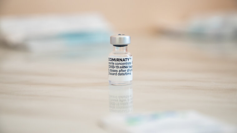 После прививки двумя COVID-вакцинами обнаружили новые побочные эффекты