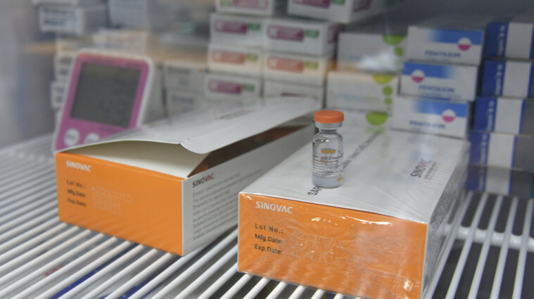 500 тисяч доз вакцини CoronaVac доставили в Україну