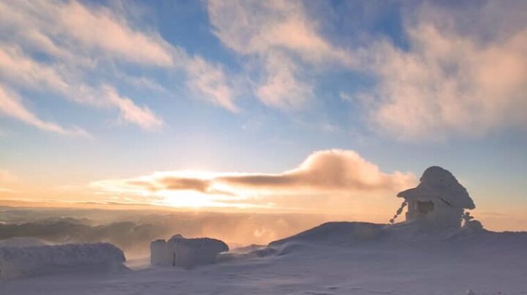 Сніг та мінус 10 градусів: рятувальники показали казкове фото зими в Карпатах
