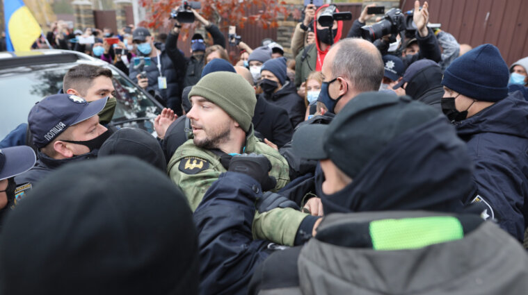 Тупицький - вали до Ростова! - активісти прийшли під будинок судді