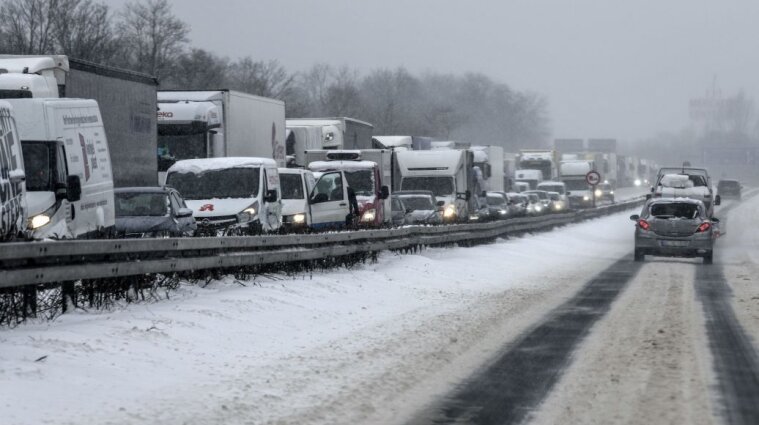 На украинско-словацкой границе частично разблокировали движение грузовиков