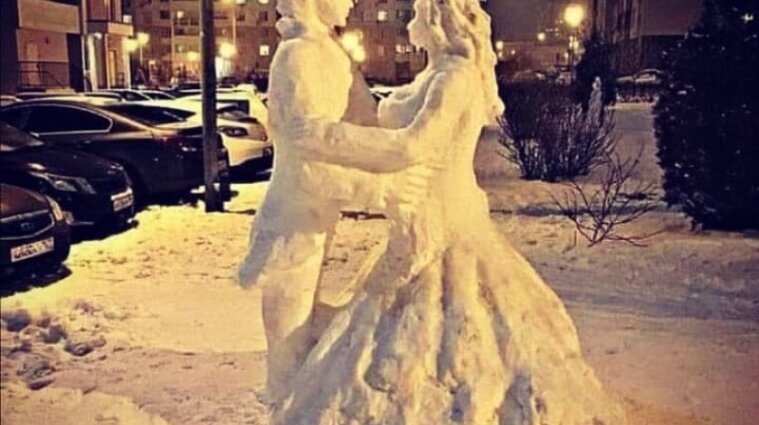 Испанцы слепили из снега скульптуры редкой красоты - фото