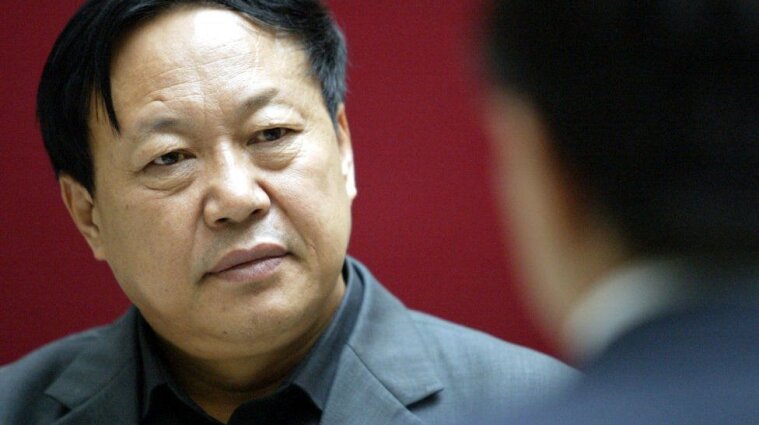 Критиковал политиков и защищал права людей: в Китае миллиардера посадили в тюрьму на 18 лет