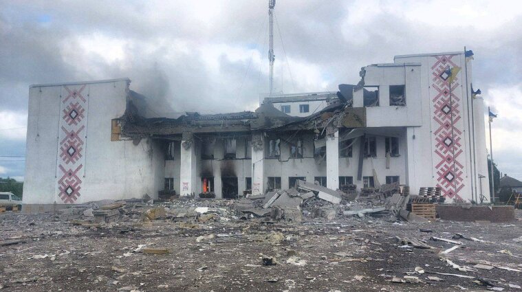 Окупанти обстріляли Харківщину: є загиблі та поранені (фото)
