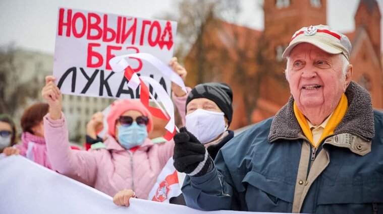На протести у Білорусі вийшли пенсіонери - фото