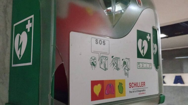 Вандалы поломали дефибрилляторы в киевском метро (фото)