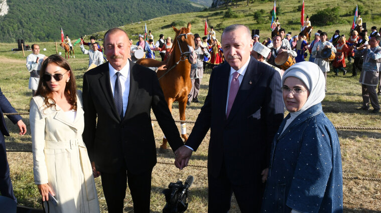 Эрдоган и Алиев организуют переговоры с Россией – Зеленский