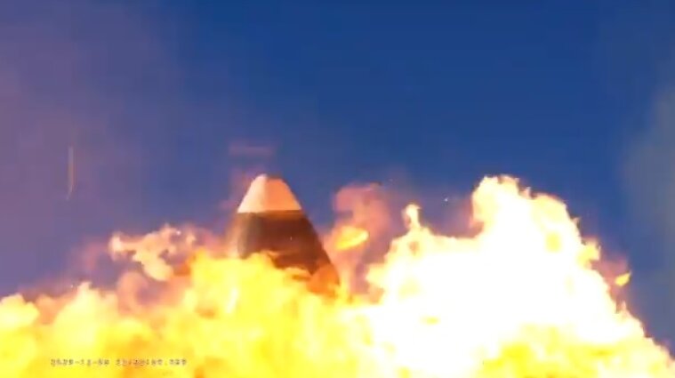 Прототип ракеты SpaceX взорвался после испытательного полета - видео