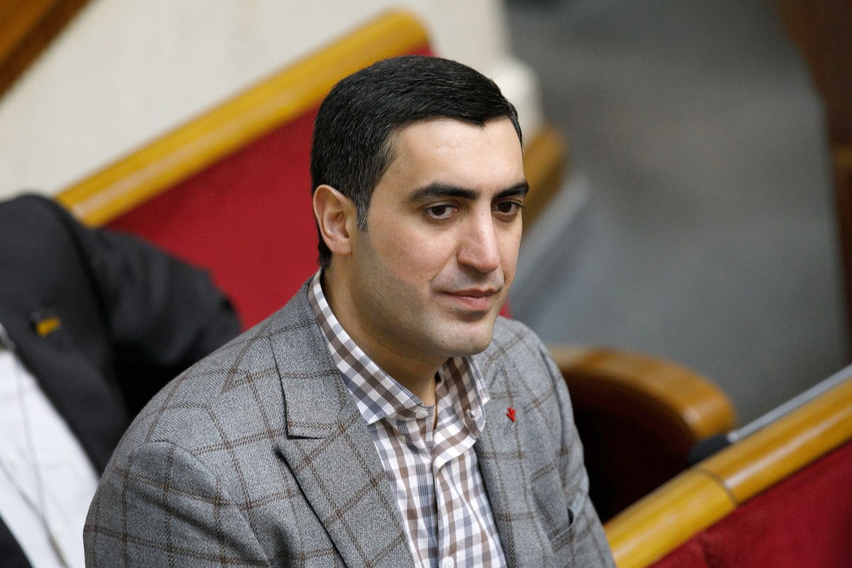 Семья нардепа от бывшей ОПЗЖ Мамояна за год купила 13 авто на более чем 1,3 миллиона долларов - СМИ