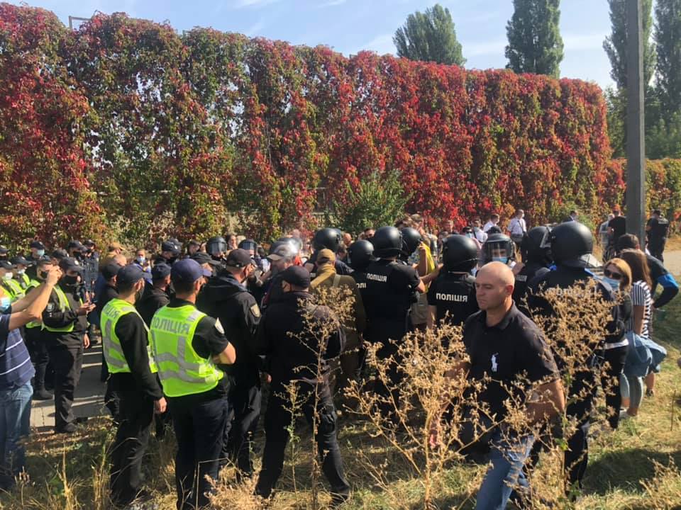 У Києві під Олімпійським коледжем сталися сутички: тренера і двох студентів госпіталізували