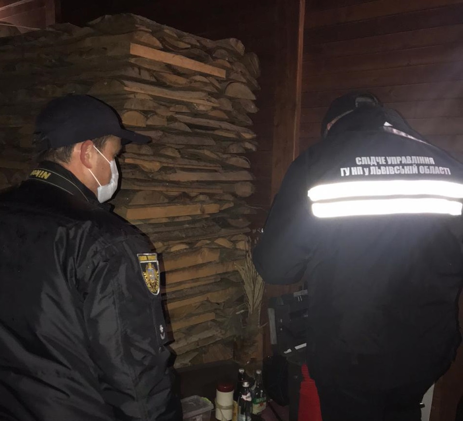 У Львівській області жінка з рушниці застрелила маленьких доньок та вбила себе