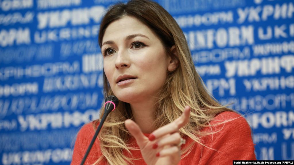 Политическое давление на Россию должно быть сильнее, а экономические санкции более жесткими