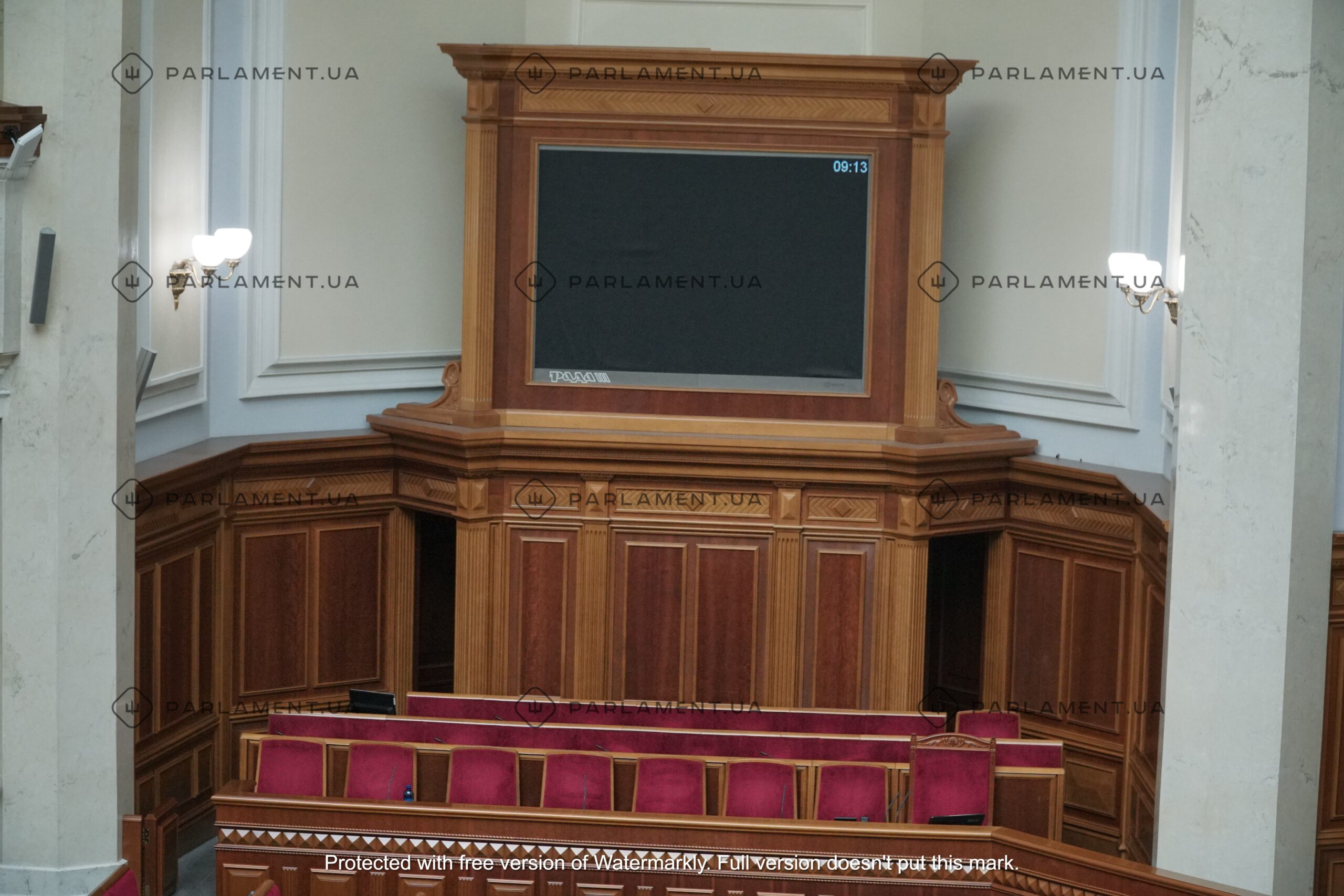 У масках та через відеозв'язок: як депутати працюють на карантині