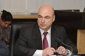 Одиозный "человек из МВД" возобновил политическую карьеру